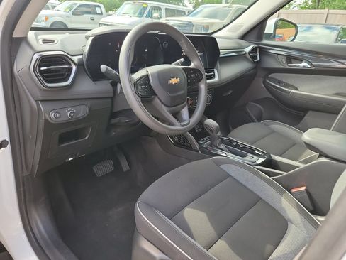 Used 2025 Chevrolet TrailBlazer LT AWD/4WD image 21