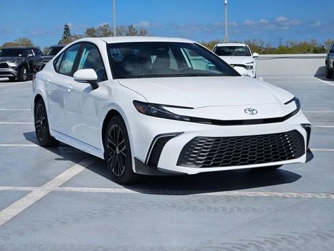 Used 2026 Toyota Camry SE image 7