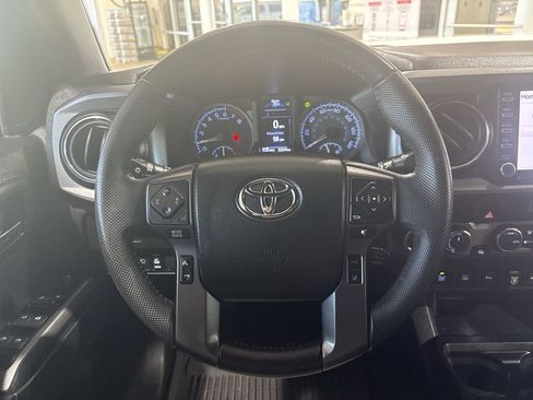 Certified 2022 Toyota Tacoma TRD Off-Road w/ Technology Package AWD/4WD image 14