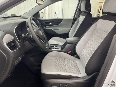 Used 2022 Chevrolet Equinox LS w/ LS Convenience Package image 18