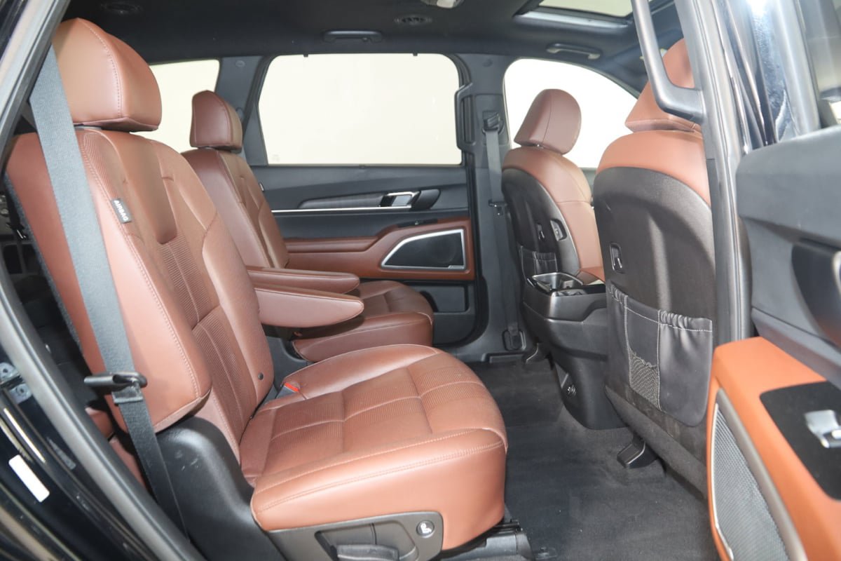 Used 2024 Kia Telluride EX w/ EX Captain's Chair Package FWD image 15