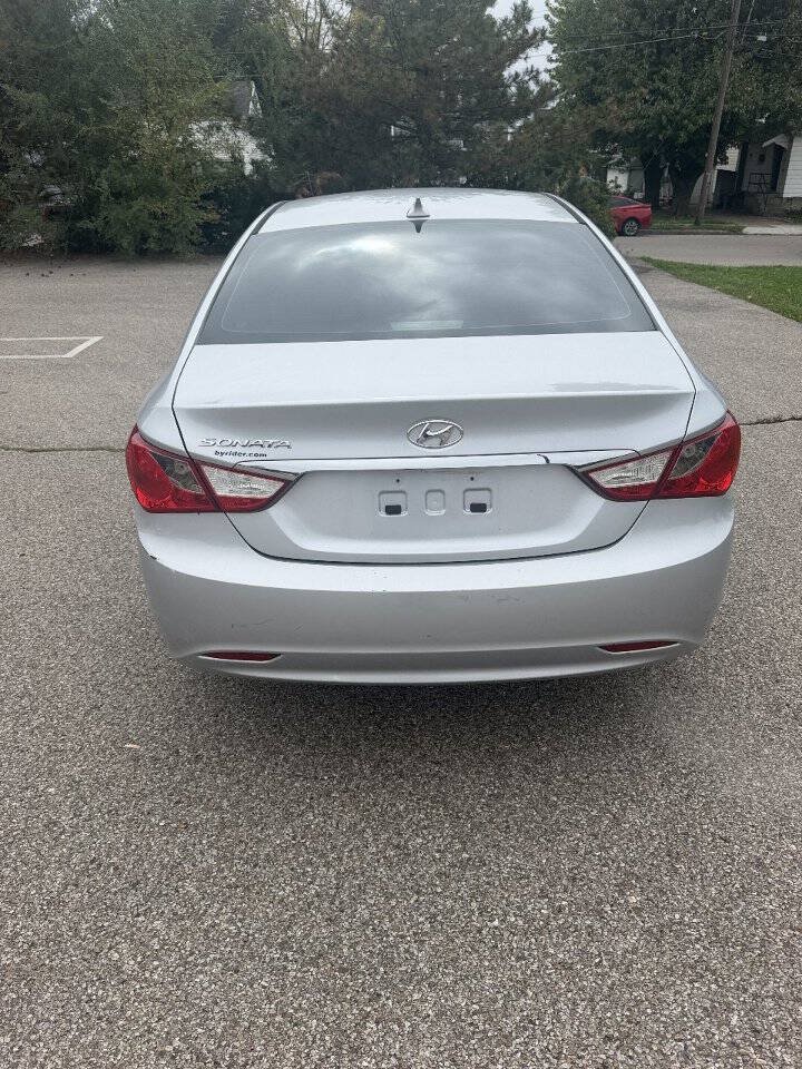 Used 2012 Hyundai Sonata GLS FWD image 3