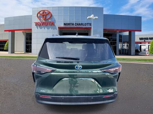 Used 2025 Toyota Sienna XLE image 8
