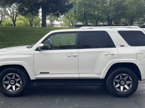 Used 2015 Toyota 4Runner SR5 image 8