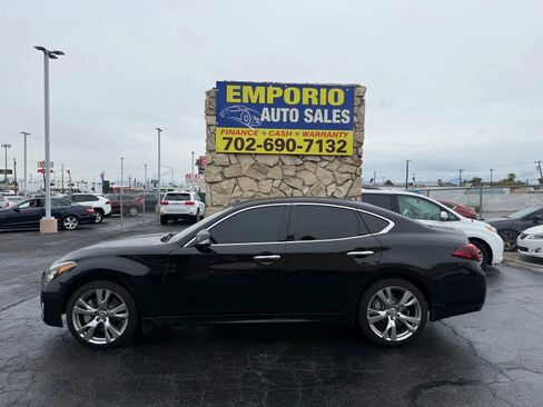 Used 2017 INFINITI Q70 3.7 w/ Technology Package image 1
