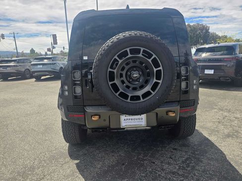 Used 2025 Land Rover Defender 110 AWD/4WD image 4