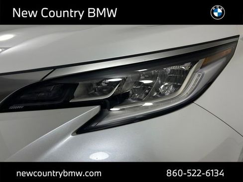 Used 2023 Toyota Sienna Limited image 32