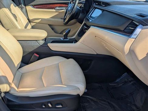 Used 2018 Cadillac XT5 Luxury w/ Driver Awareness Package image 21