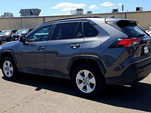 Used 2021 Toyota RAV4 XLE w/ Convenience Package FWD image 7