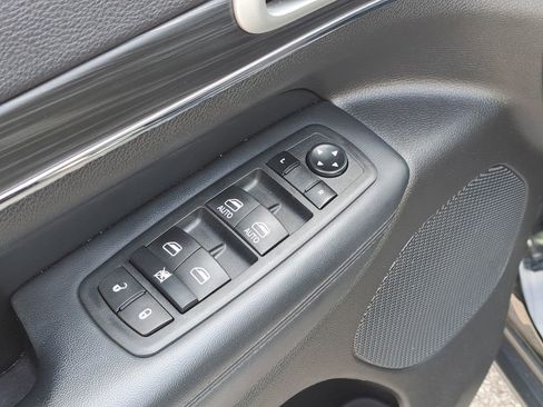 Used 2021 Jeep Grand Cherokee Limited AWD/4WD image 25