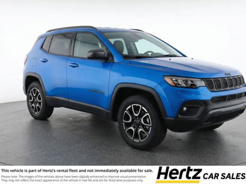 Used 2025 Jeep Compass Trailhawk image 1