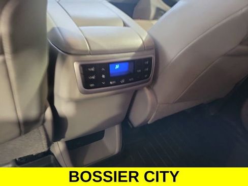 Used 2019 Toyota Highlander Limited Platinum FWD image 22