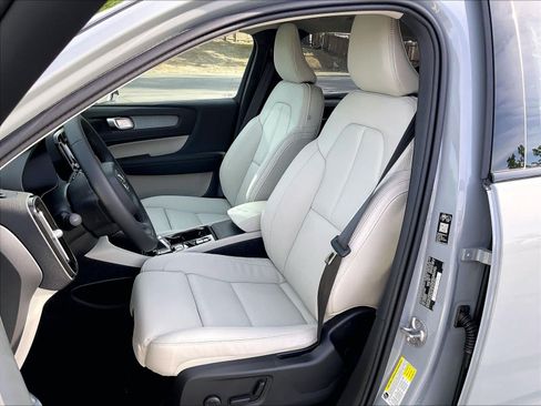 New 2026 Volvo XC40 B5 Plus w/ Protection Package Premier AWD/4WD image 11