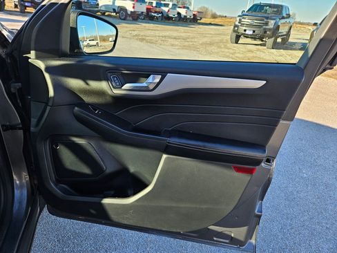 Used 2021 Ford Escape SE w/ Cold Weather Package image 31