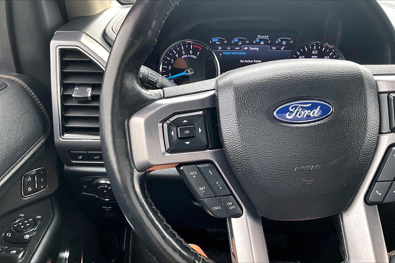 Used 2019 Ford Expedition Platinum AWD/4WD image 11
