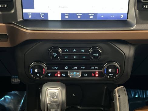 Used 2024 Ford Bronco Outer Banks image 19