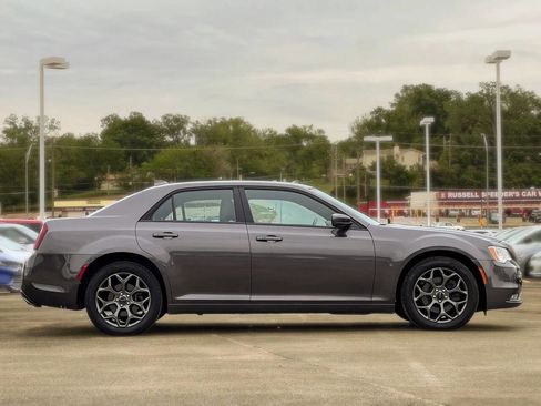 Used 2018 Chrysler 300 S image 8