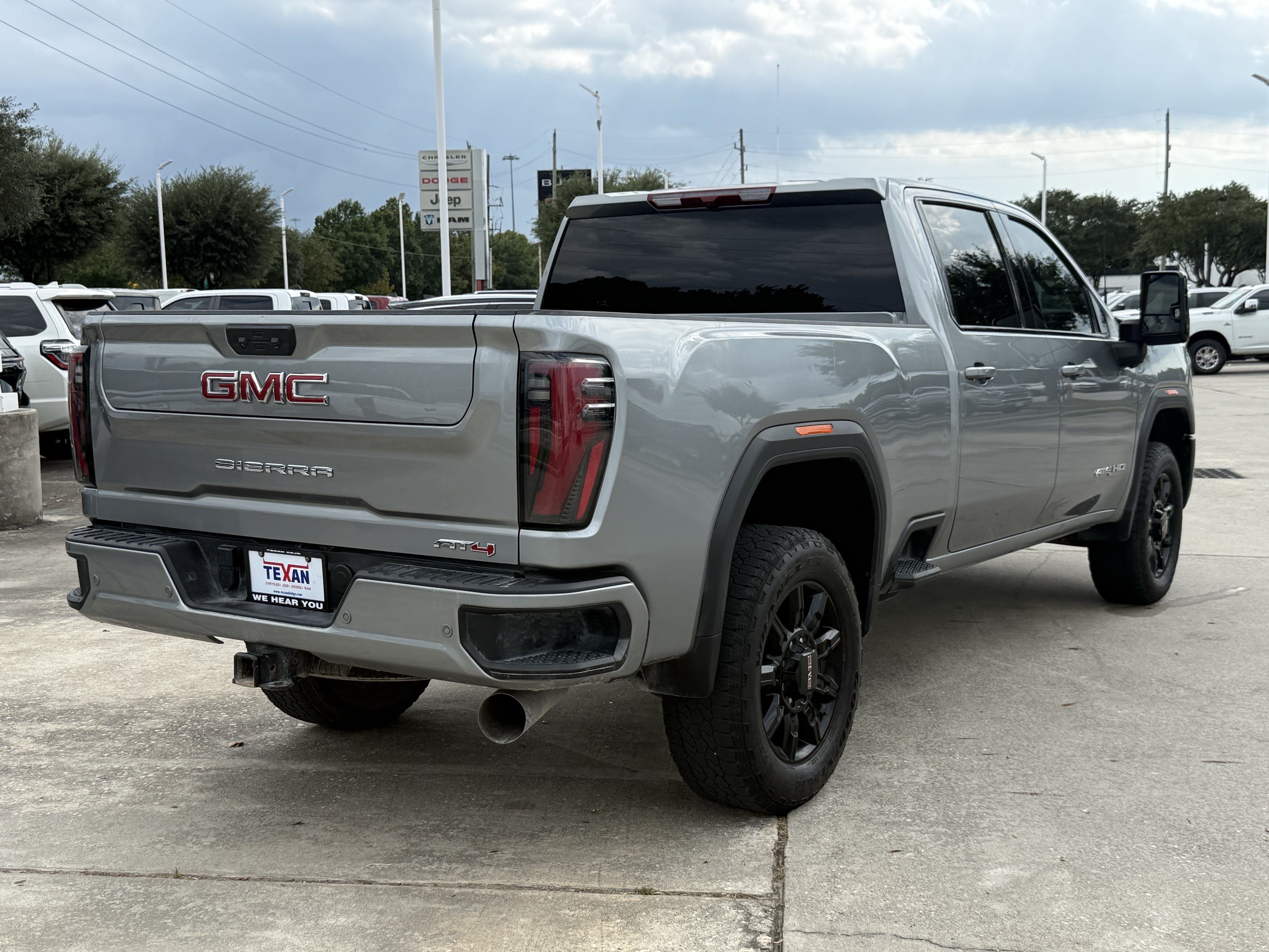 Used 2026 GMC Sierra 2500 AT4 AWD/4WD image 5