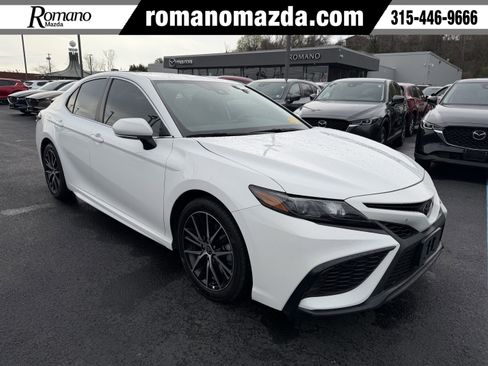 Used 2023 Toyota Camry SE w/ Cold Weather Package image 1