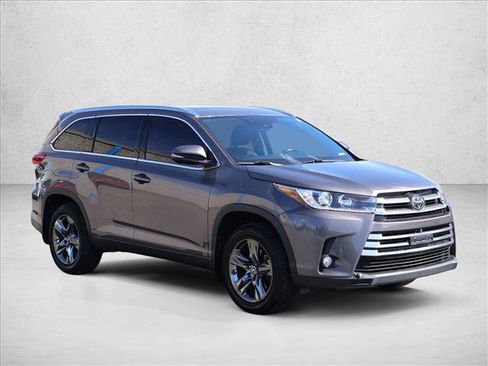 Used 2017 Toyota Highlander Limited AWD/4WD image 3