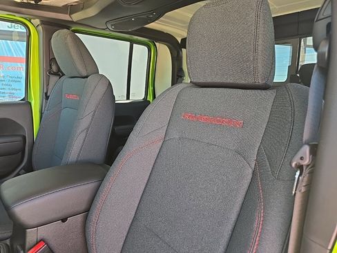 New 2025 Jeep Gladiator Rubicon w/ Safety Group image 39