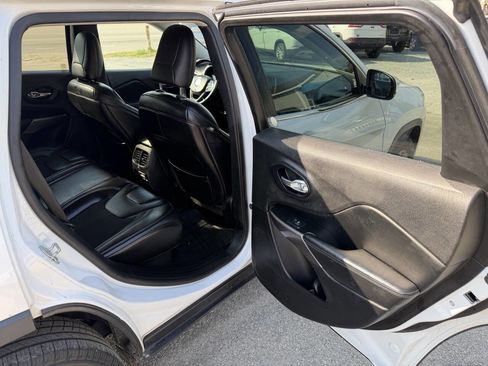 Used 2019 Jeep Cherokee Latitude Plus image 15