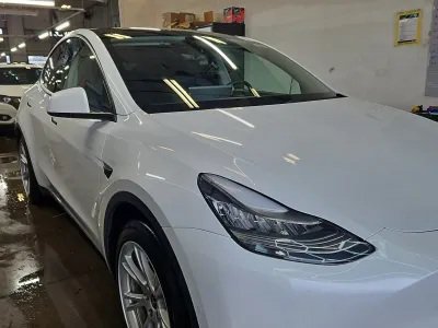 Used 2020 Tesla Model Y Long Range AWD/4WD image 1