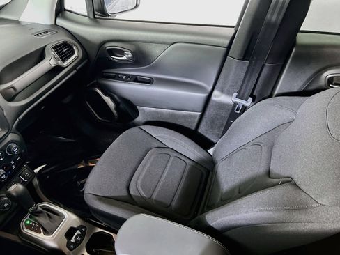 Used 2022 Jeep Renegade Latitude AWD/4WD image 22