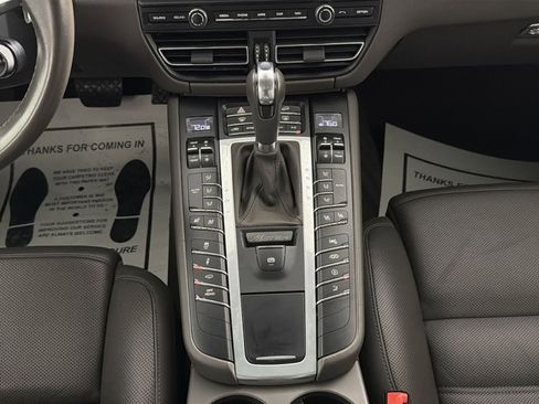 Used 2021 Porsche Macan Turbo image 22