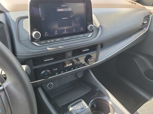 Used 2023 Nissan Rogue SV FWD image 17