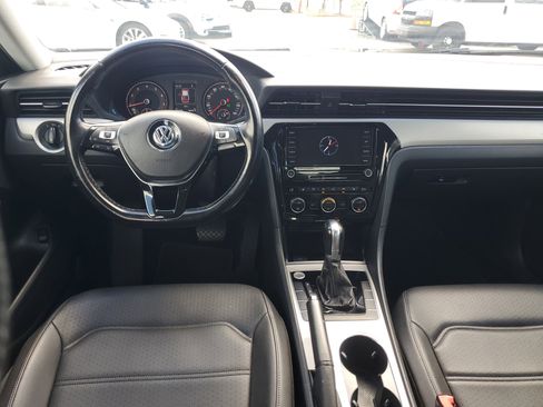 Used 2020 Volkswagen Passat 2.0T SE image 32
