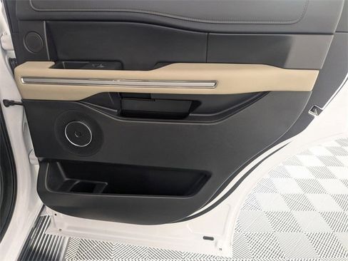 Used 2024 Ford Expedition Limited image 36