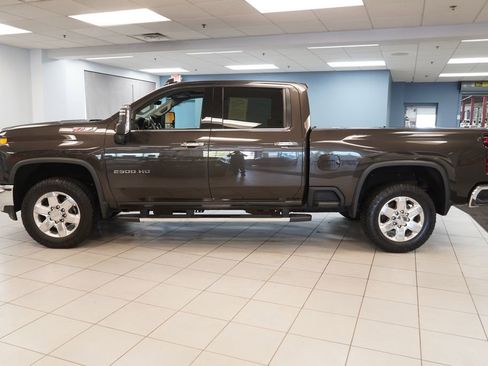 Used 2020 Chevrolet Silverado 2500 LTZ AWD/4WD image 2