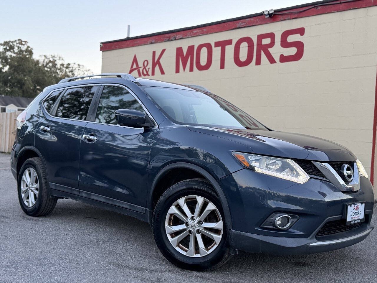 Used 2016 Nissan Rogue SV w/ SV Premium Package AWD/4WD image 1