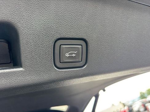 Used 2024 Chevrolet Traverse RS w/ LPO, Floor Liner Package AWD/4WD image 18