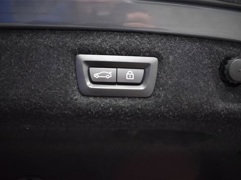 Used 2019 BMW 530i xDrive w/ Premium Package image 15