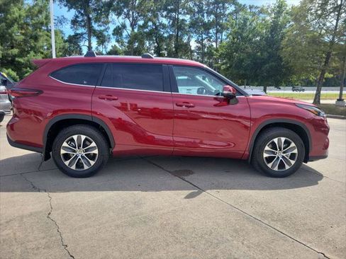 Certified 2026 Toyota Highlander XLE AWD/4WD image 8