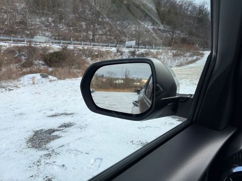 Used 2025 Chevrolet Equinox LT w/ Convenience Package II image 10