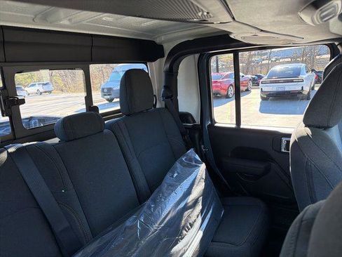 New 2026 Jeep Gladiator Willys AWD/4WD image 32