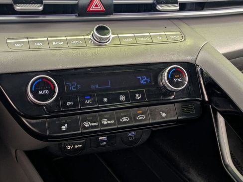 Used 2025 Hyundai Elantra SEL FWD image 17
