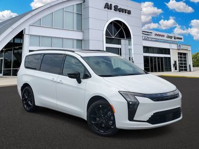 New 2027 Chrysler Pacifica Limited w/ Family Tech Group