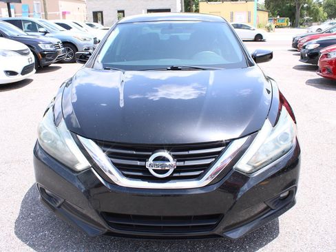 Used 2017 Nissan Altima 2.5 SR w/ Midnight Edition Package FWD image 3