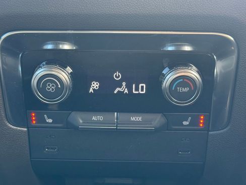 Used 2025 GMC Yukon Elevation image 9