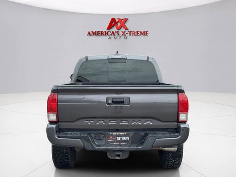 Used 2017 Toyota Tacoma TRD Off-Road w/ Premium & Technology Package AWD/4WD image 5