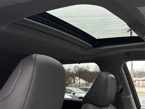 Certified 2022 Toyota Highlander XLE image 13