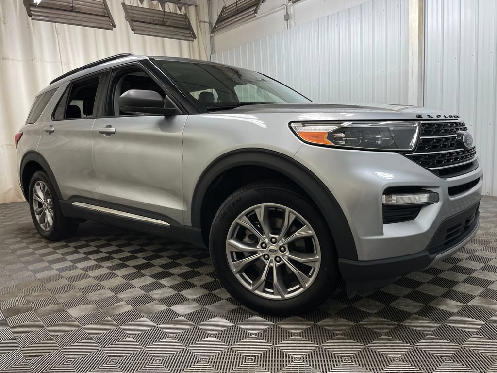 Used 2020 Ford Explorer XLT w/ Equipment Group 202A AWD/4WD image 49