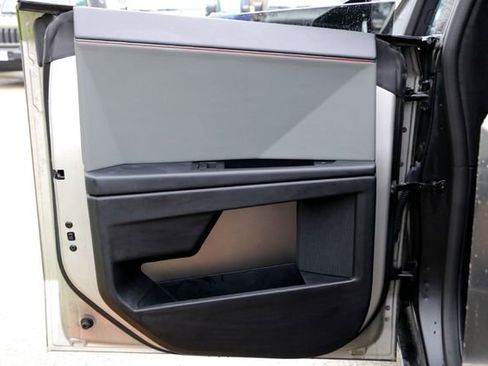 Used 2024 Tesla Cybertruck AWD Crew Cab image 31