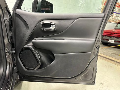 Used 2019 Jeep Renegade Altitude w/ Quick Order Package 2XM AWD/4WD image 10