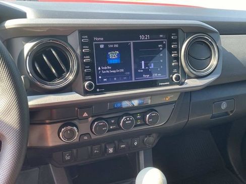 Used 2022 Toyota Tacoma TRD Off-Road w/ Technology Package AWD/4WD image 25