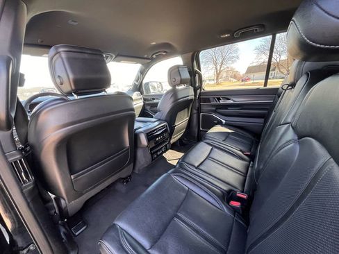 Used 2024 Jeep Wagoneer Series II w/ Flexible Seating Group image 23